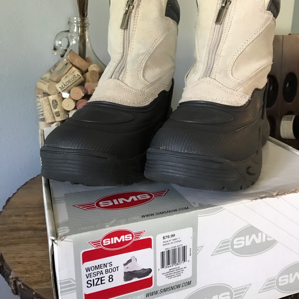 Boots - Picture 5 of 12